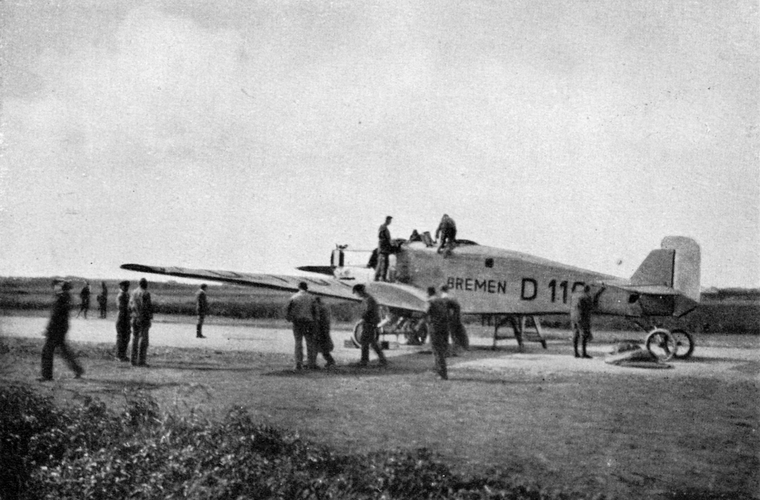Das Flugzeug mit Bodenmannschaft
